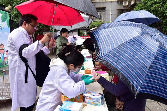 攜手防治糖尿病，守護(hù)健康新生活——湖南省疾控中心專家進(jìn)社區(qū)開(kāi)展主題宣傳與服務(wù)